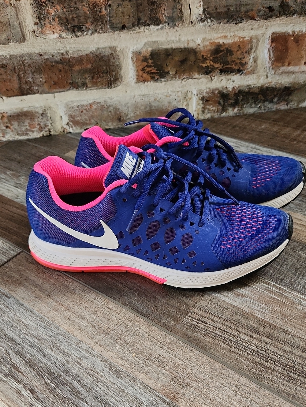 Nike Women’s Royal Blue & Hot Pink Running Sneakers